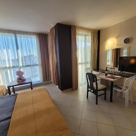Sea Breeze - First Line Sea View Golden Sands * Warna