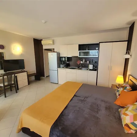 Apartment Sea Breeze - First Line Sea View Golden Sands *